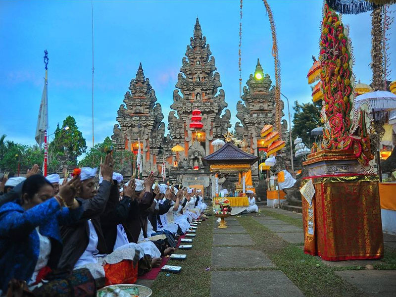 PAKET TIRTA YATRA BLAMBANGAN – ALAS PURWO – LUMAJANG - BROMO